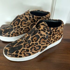 Calvin Klein size 7 Leopard platform Sneakers